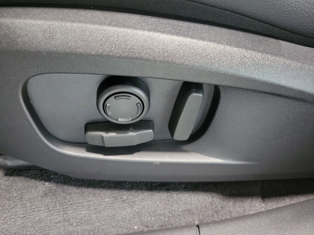 Used 2025 Jaguar F-PACE R-Dynamic S image 31