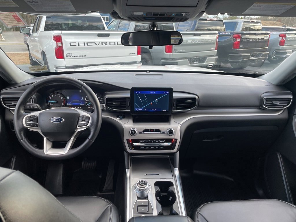 Used 2023 Ford Explorer XLT w/ Equipment Group 202A image 11