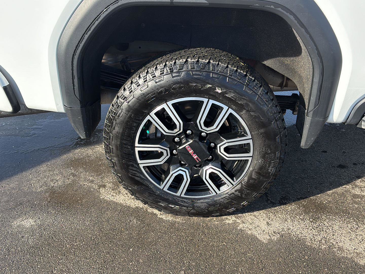 Used 2023 GMC Sierra 2500 AT4 w/ AT4 Premium Plus Package image 11