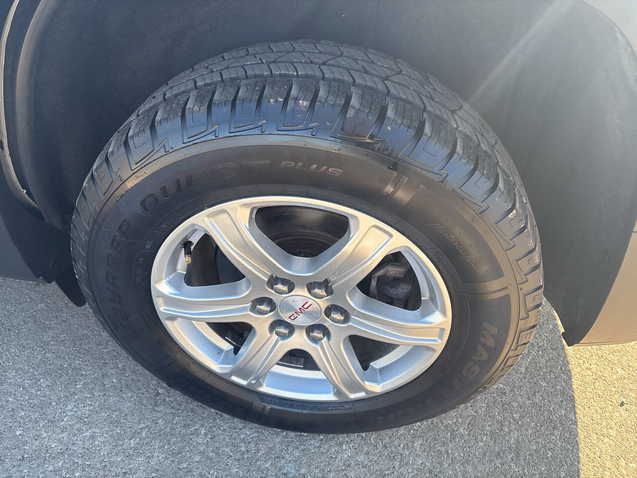 Used 2017 GMC Acadia SLE w/ LPO, Floor Liner Package image 6