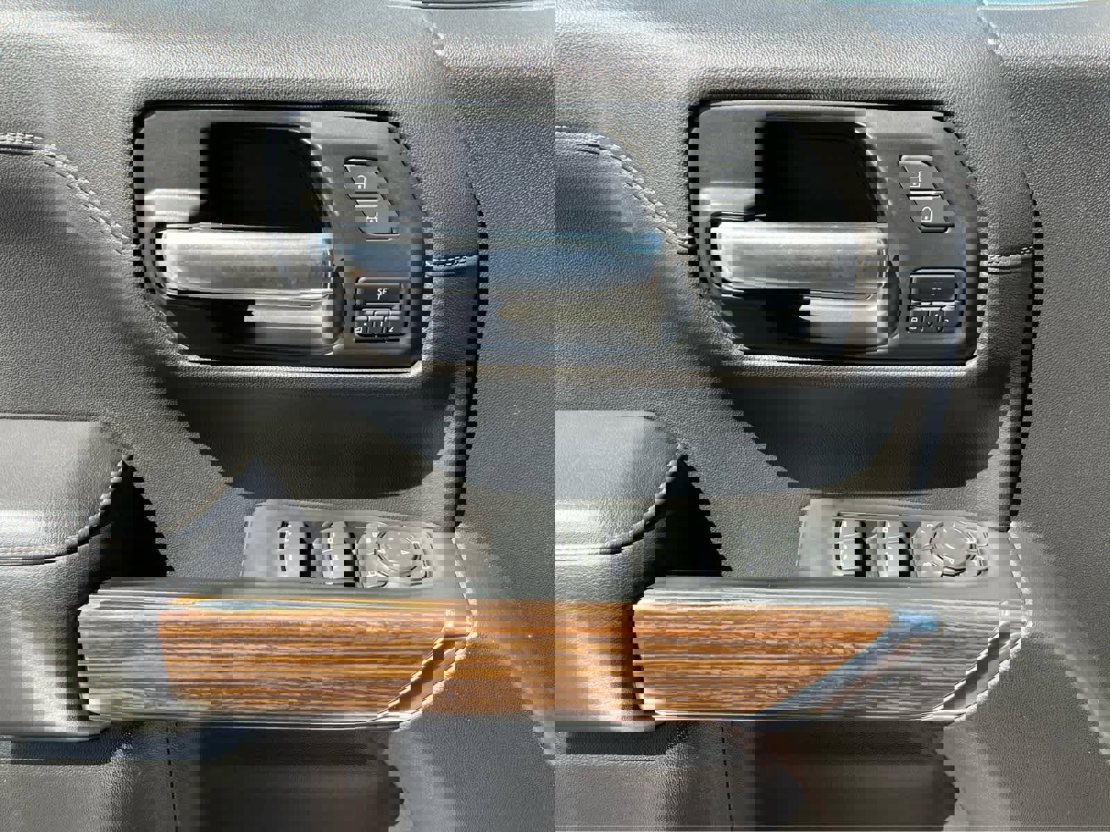 Used 2022 Chevrolet Silverado 1500 High Country AWD/4WD image 32