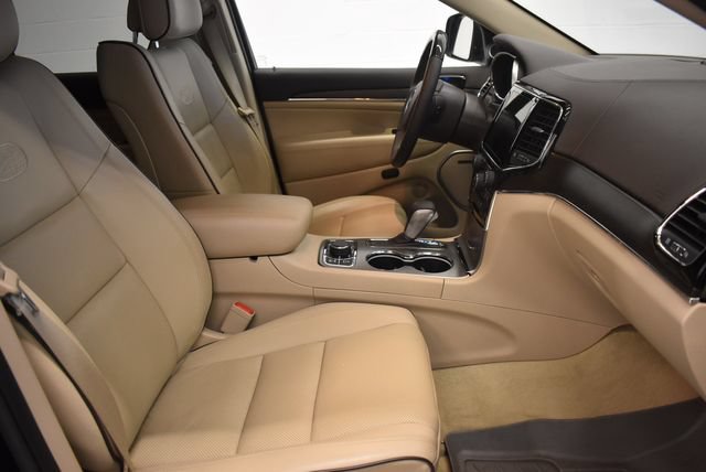 Used 2019 Jeep Grand Cherokee Overland AWD/4WD image 19