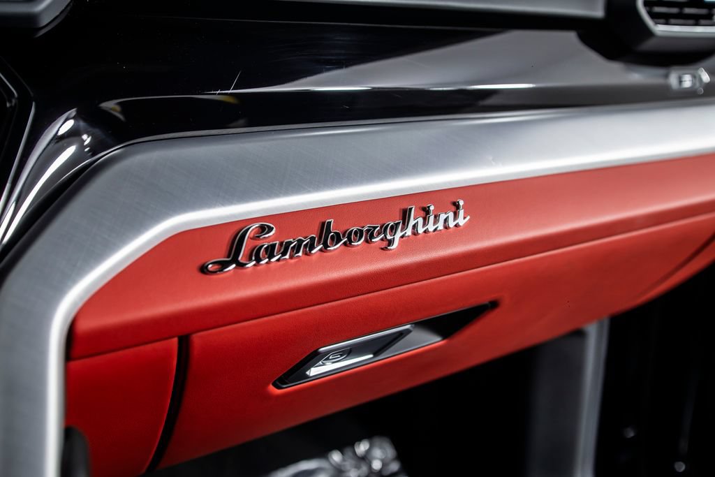 Used 2021 Lamborghini Urus AWD/4WD image 39