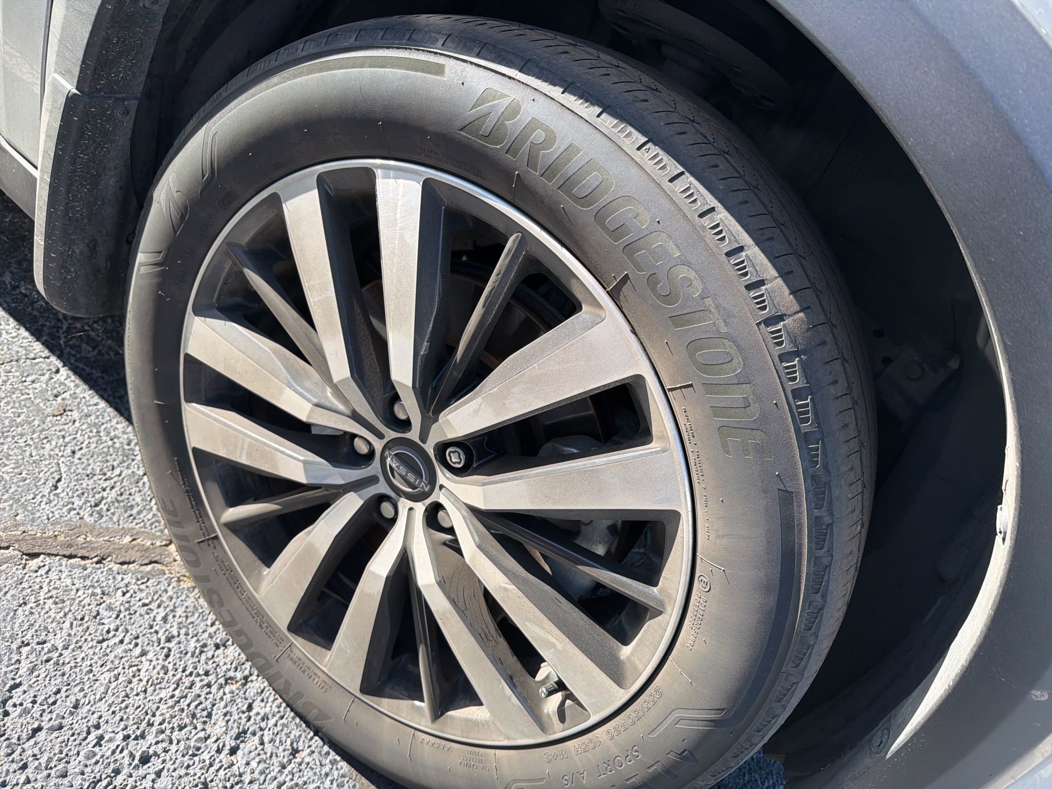 Used 2023 Nissan Pathfinder Platinum w/ Cargo Package image 4