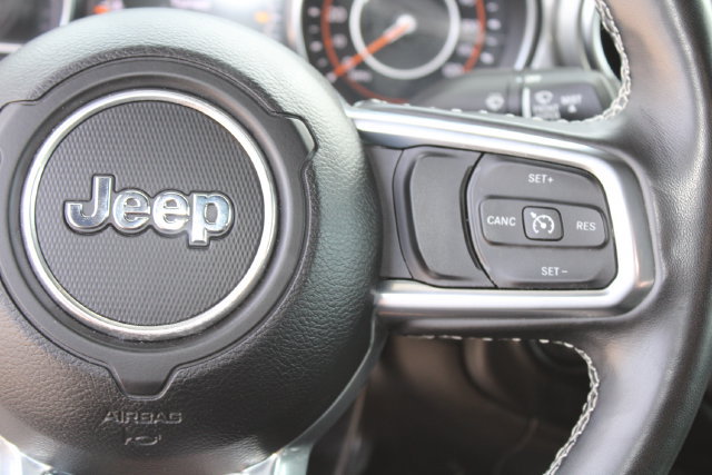 Used 2022 Jeep Wrangler Unlimited Sahara w/ Cold Weather Group AWD/4WD image 18