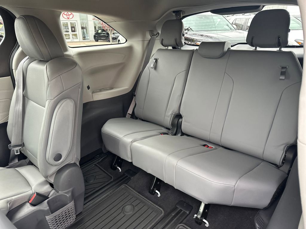 Certified 2021 Toyota Sienna XLE image 14