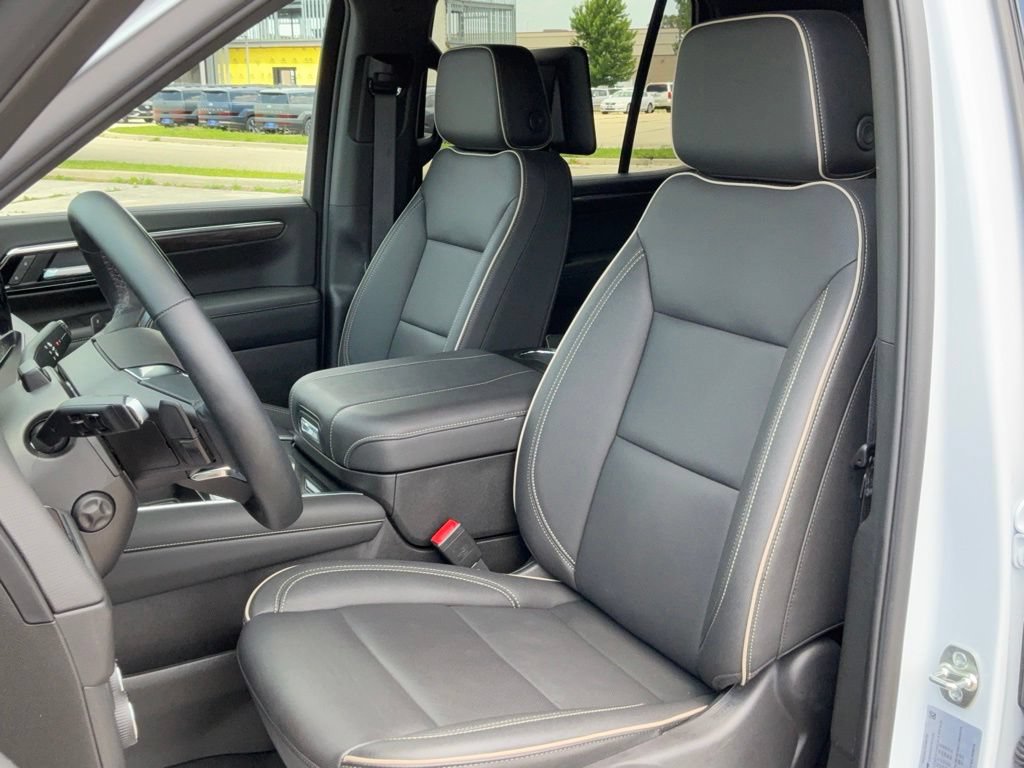 Used 2026 Chevrolet Tahoe Premier AWD/4WD image 11