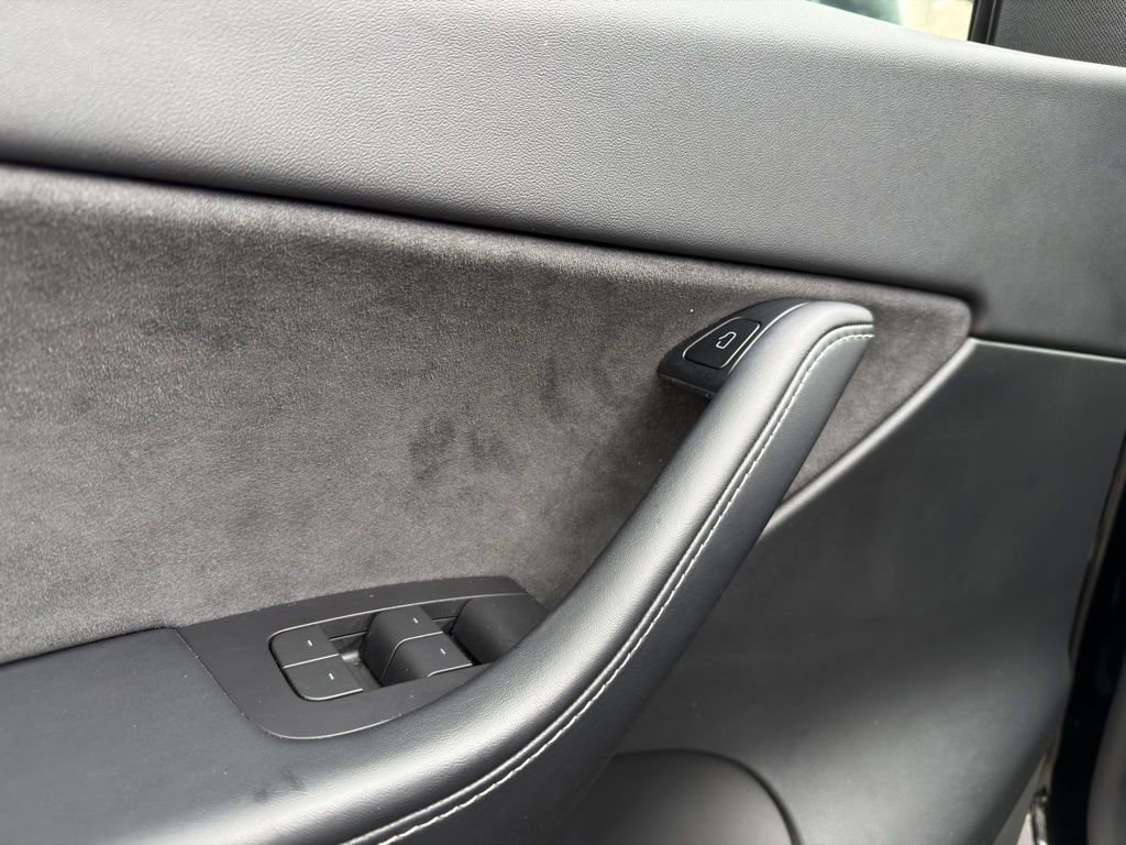 Used 2021 Tesla Model Y Performance image 15