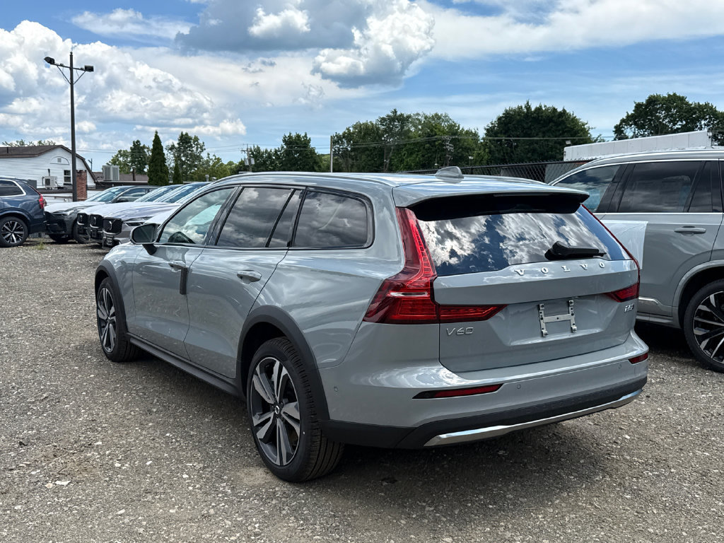 New 2026 Volvo V60 B5 Cross Country Plus w/ Climate Package AWD/4WD image 2