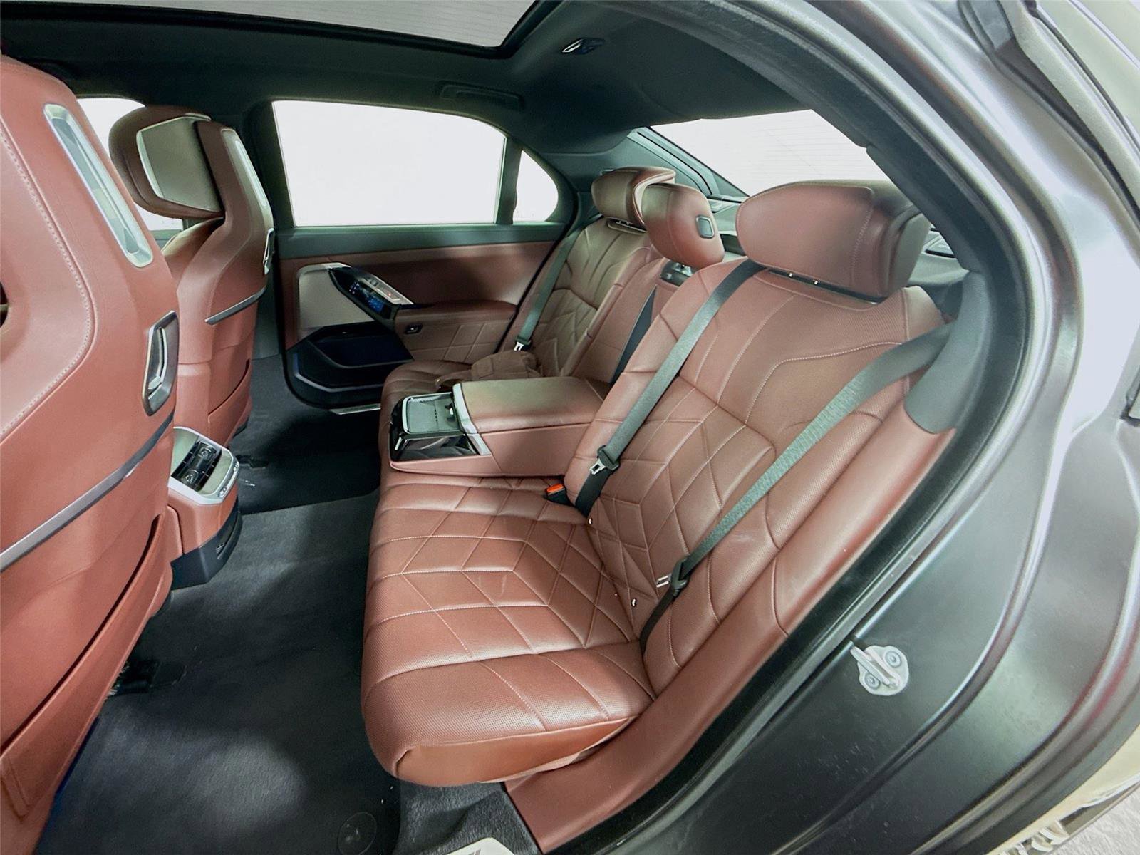 Used 2023 BMW 740i w/ Executive Package RWD image 15