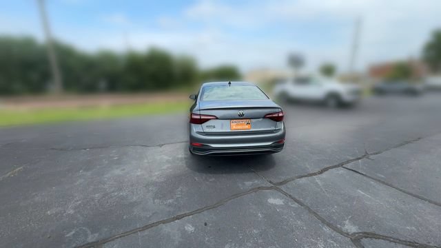 Used 2024 Volkswagen Jetta SE FWD image 7
