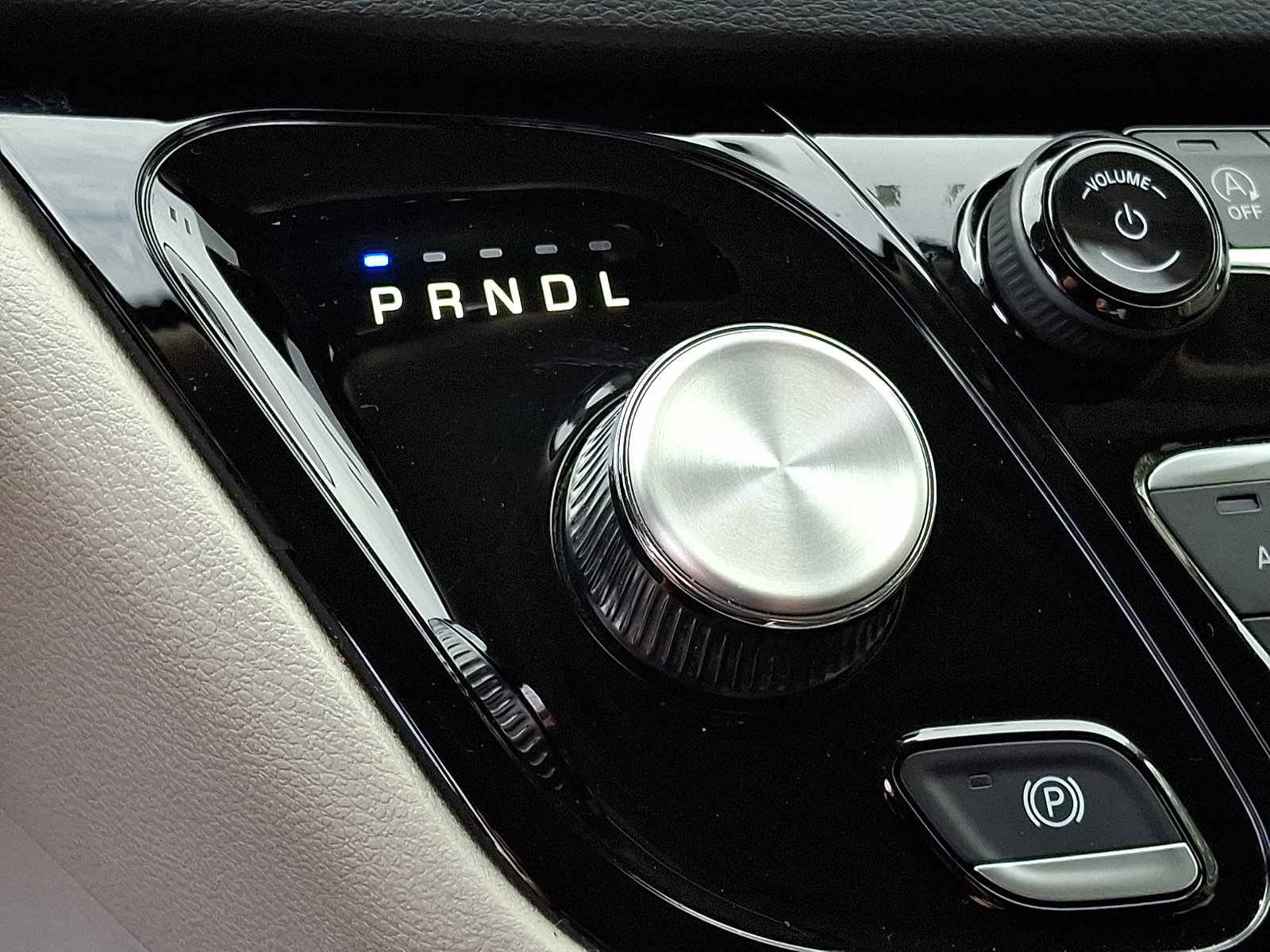 Used 2023 Chrysler Pacifica Touring-L FWD image 16