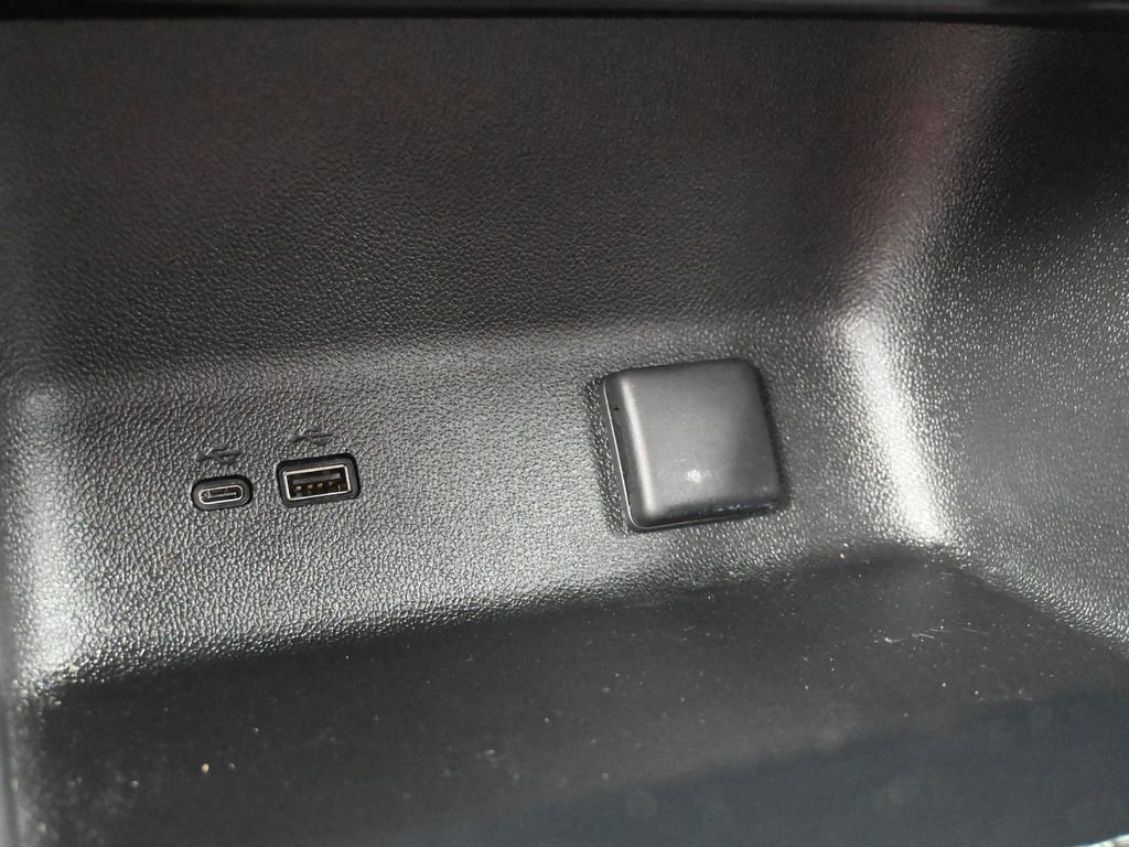 Used 2024 Chevrolet Traverse LS image 30