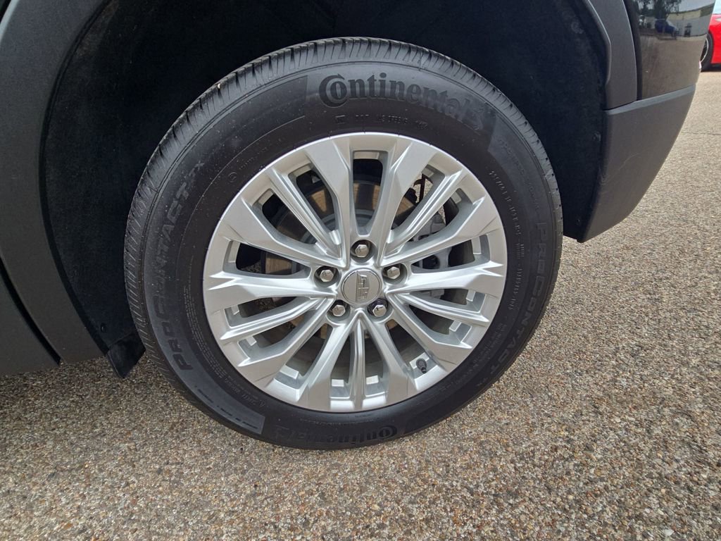 Used 2024 Cadillac XT4 Luxury w/ Cold Weather Package FWD image 33