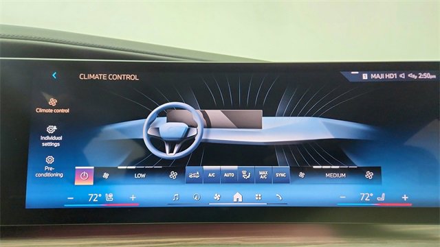 Used 2023 BMW 740i w/ Executive Package image 46