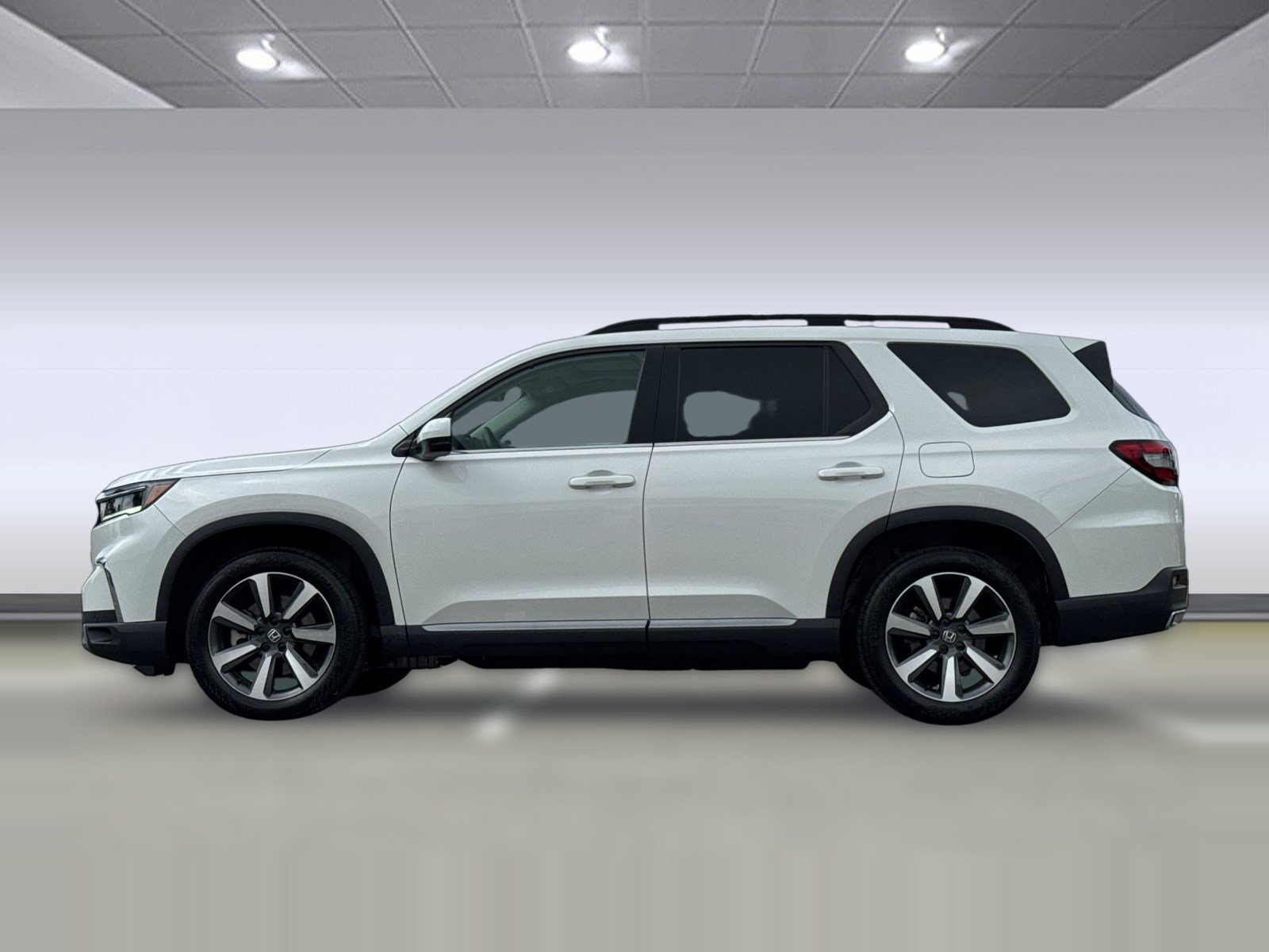 Certified 2023 Honda Pilot Touring image 2