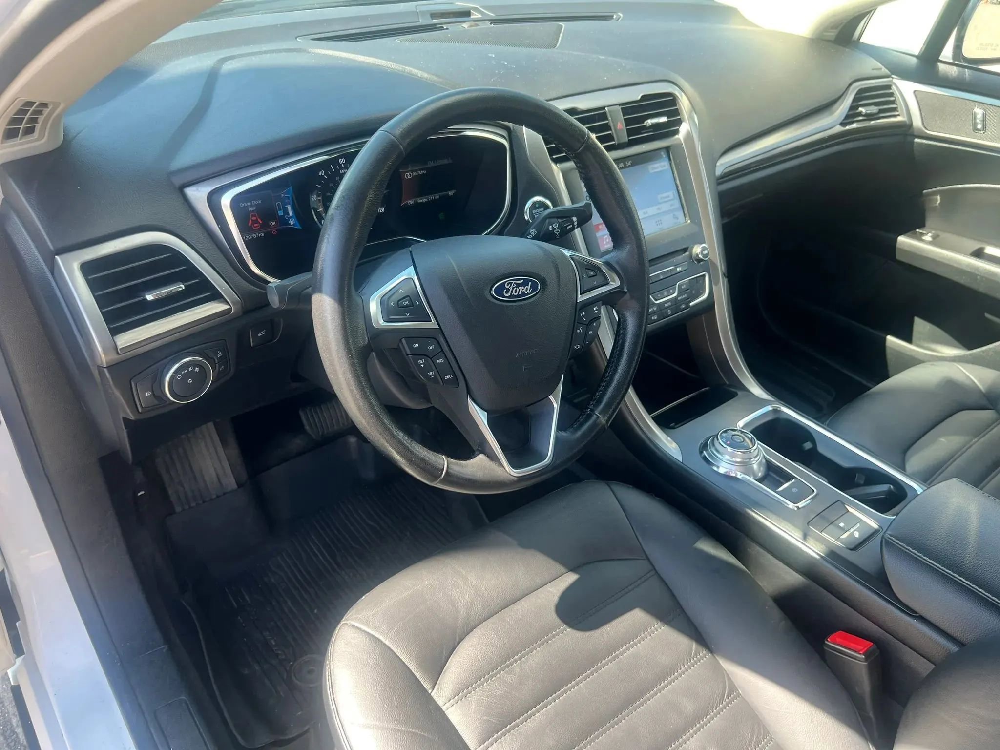 Used 2017 Ford Fusion Energi SE image 14