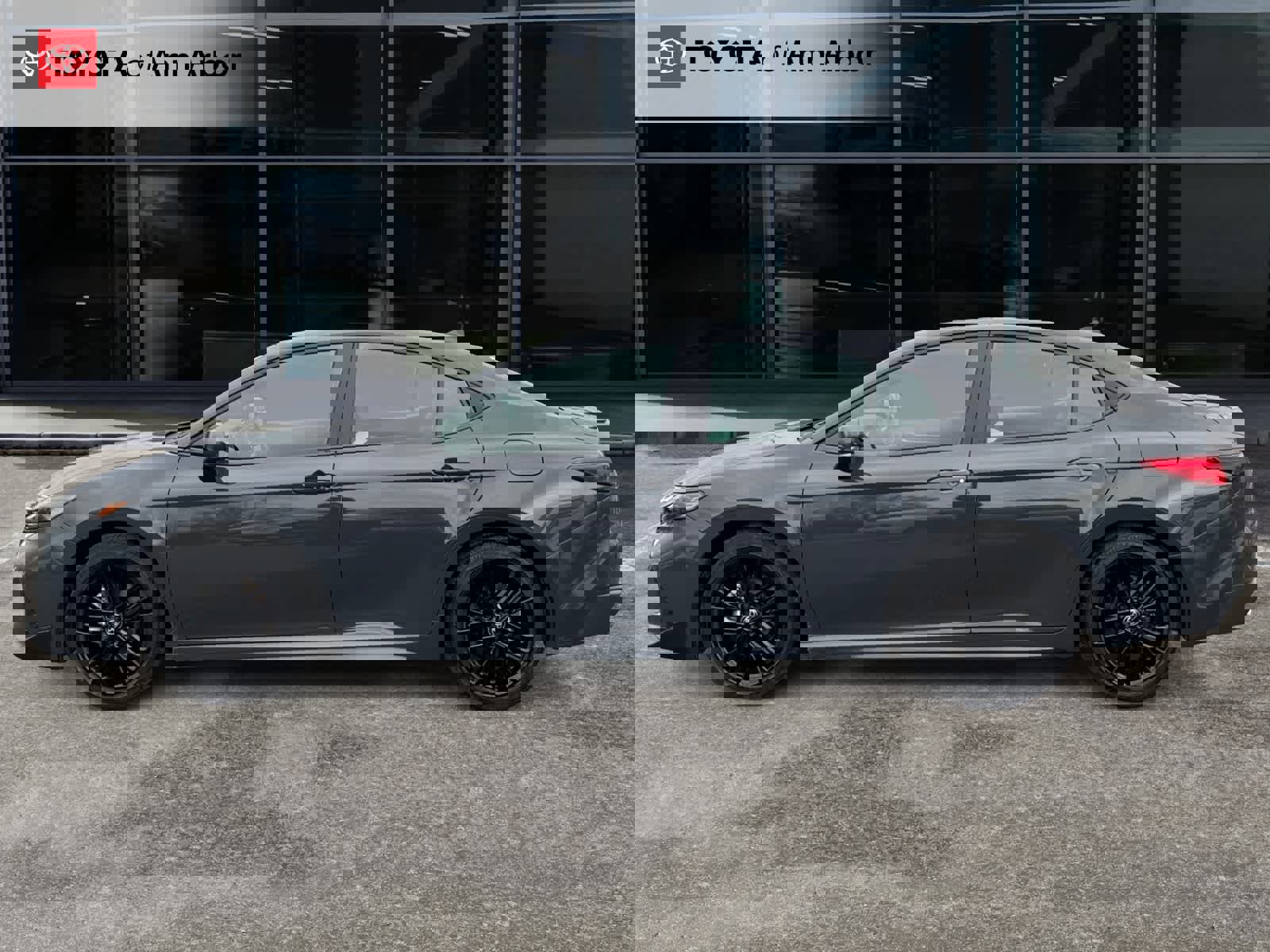 Used 2025 Toyota Camry SE image 8