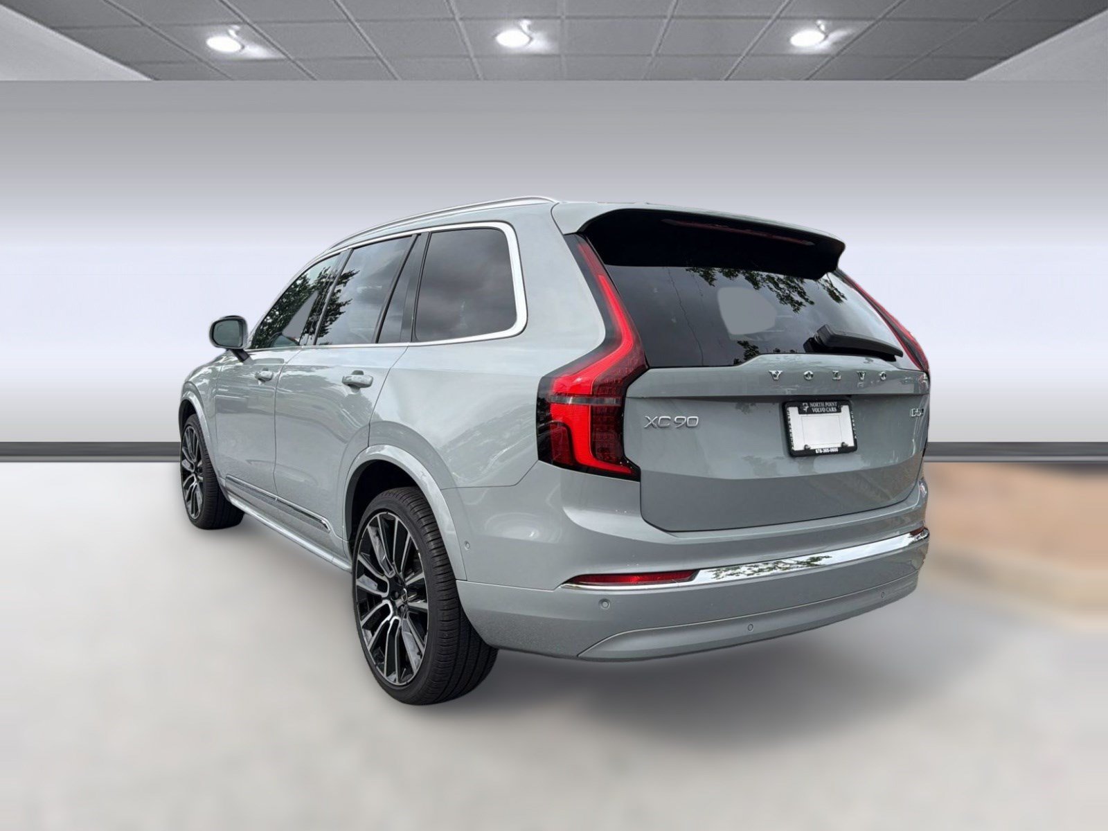 Certified 2025 Volvo XC90 B5 Plus AWD/4WD image 3