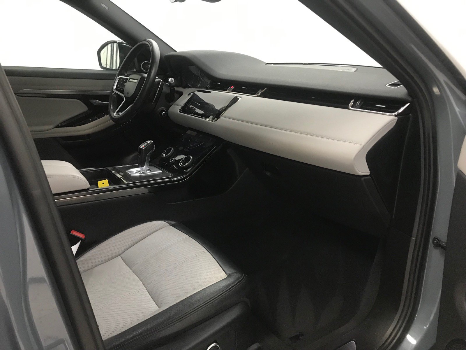 Used 2022 Land Rover Range Rover Evoque R-Dynamic SE AWD/4WD image 16