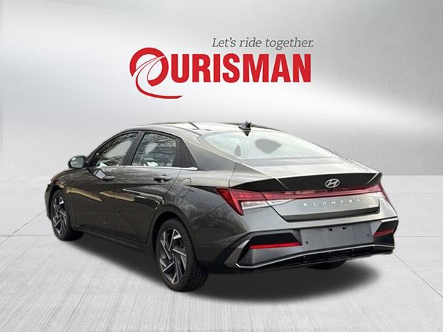 Used 2024 Hyundai Elantra Limited image 4