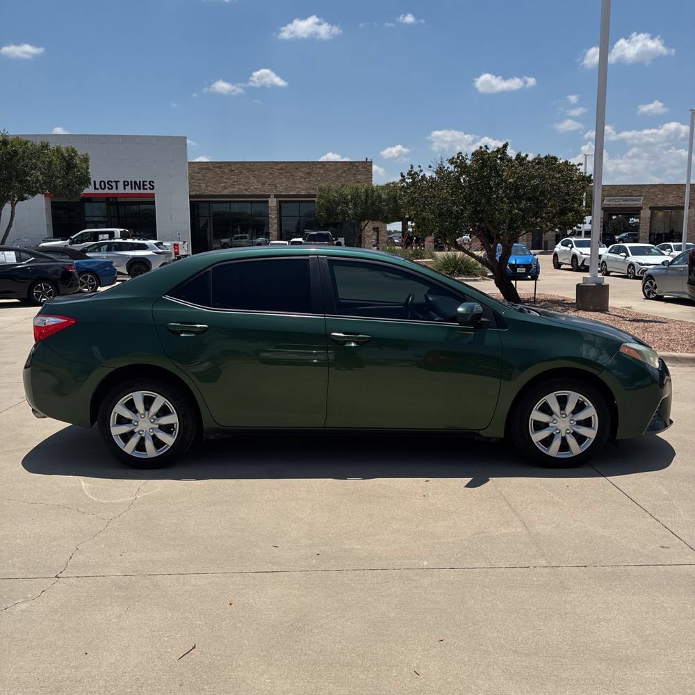 Certified 2016 Toyota Corolla LE FWD image 4