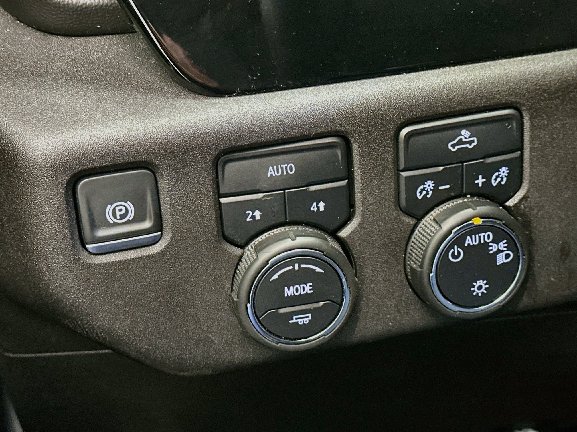Used 2024 Chevrolet Silverado 1500 LT AWD/4WD image 17