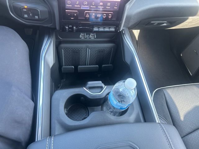 New 2026 RAM 2500 Laramie AWD/4WD image 25