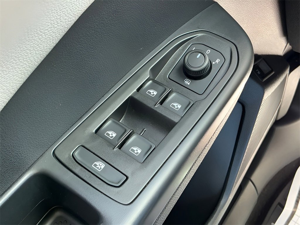 Used 2024 Volkswagen Taos SE image 34