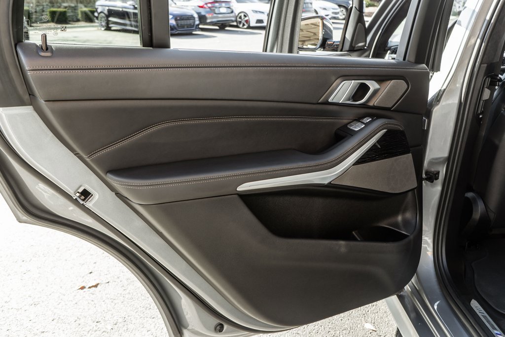 Used 2024 BMW X7 xDrive40i w/ M Sport Package image 27