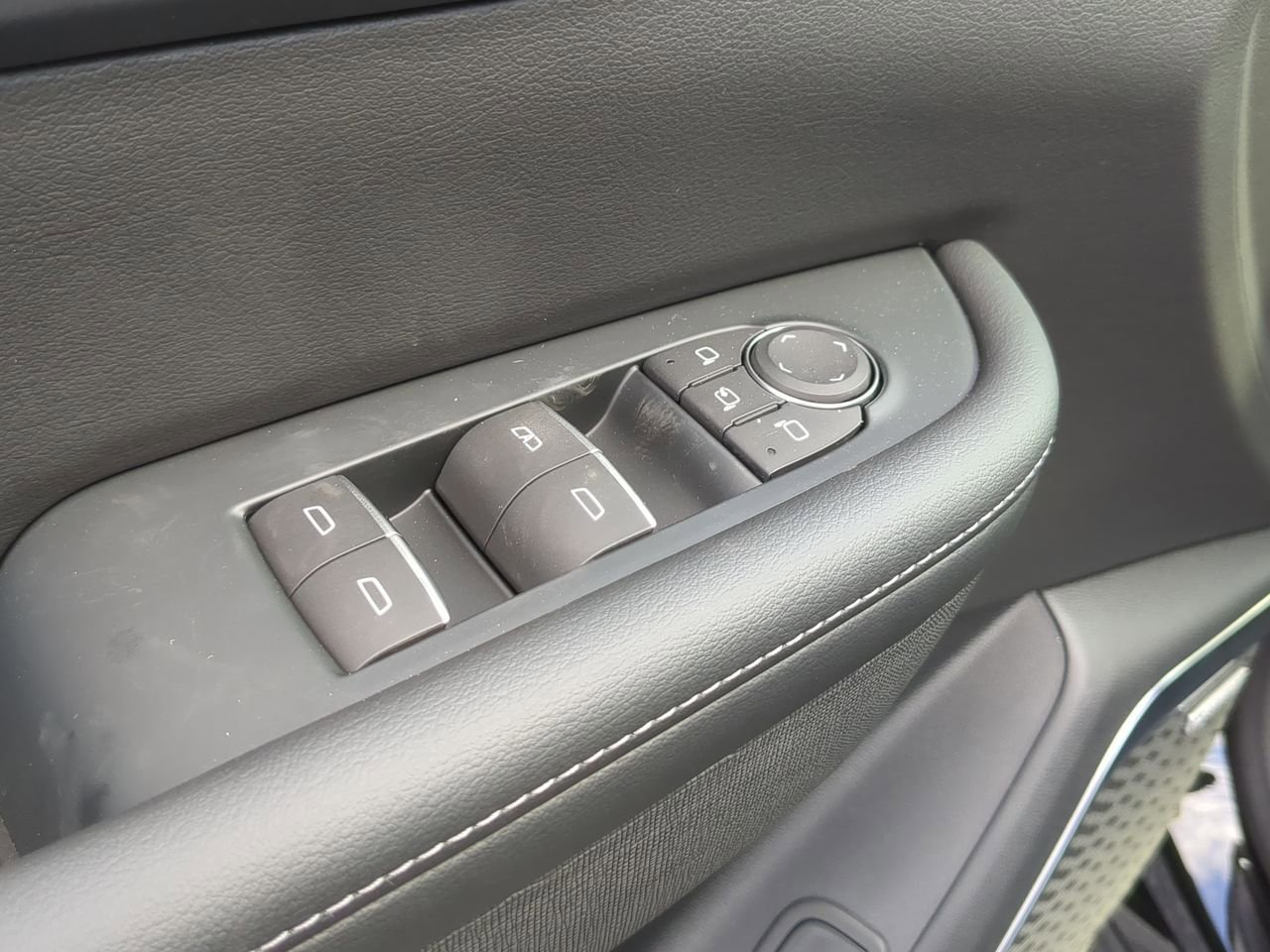 Used 2025 Buick Enclave Sport Touring w/ Super Cruise Package image 23