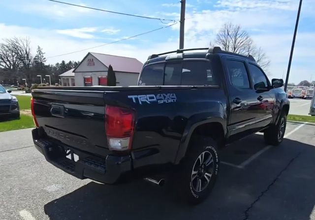Used 2016 Toyota Tacoma TRD Sport image 7
