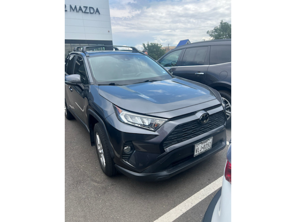 Used 2020 Toyota RAV4 XLE w/ Convenience Package FWD image 5