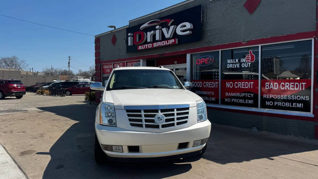Used 2011 Cadillac Escalade ESV Luxury AWD/4WD image 1