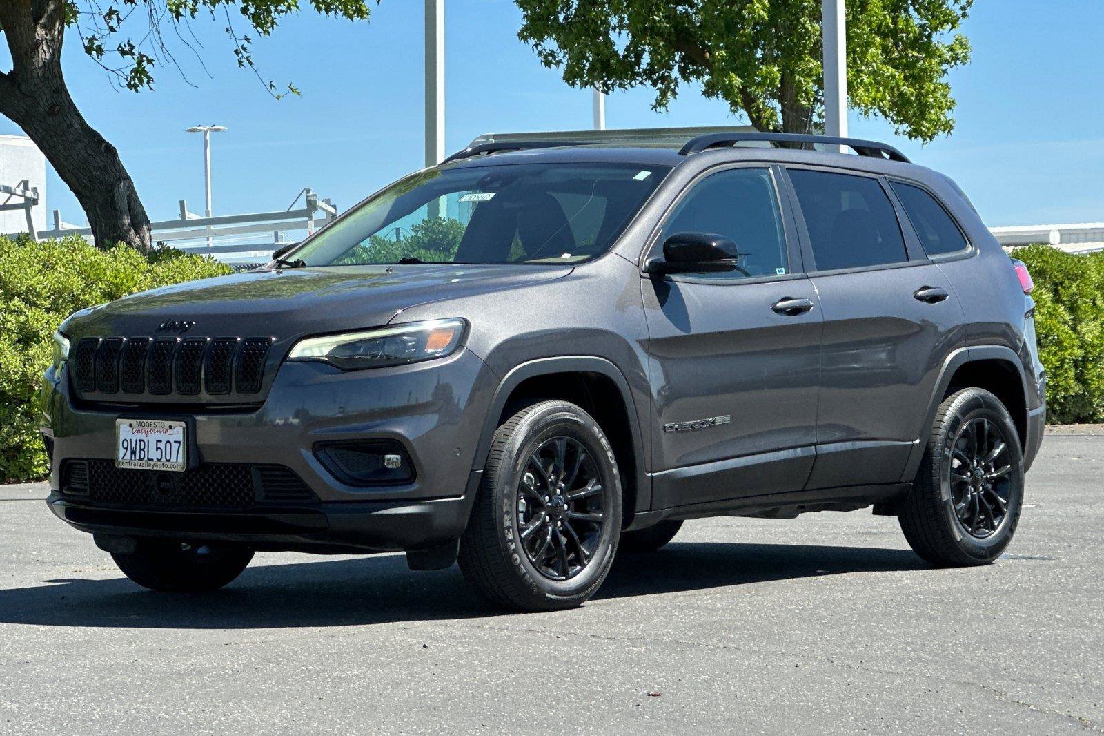Used 2023 Jeep Cherokee Altitude Lux AWD/4WD image 8