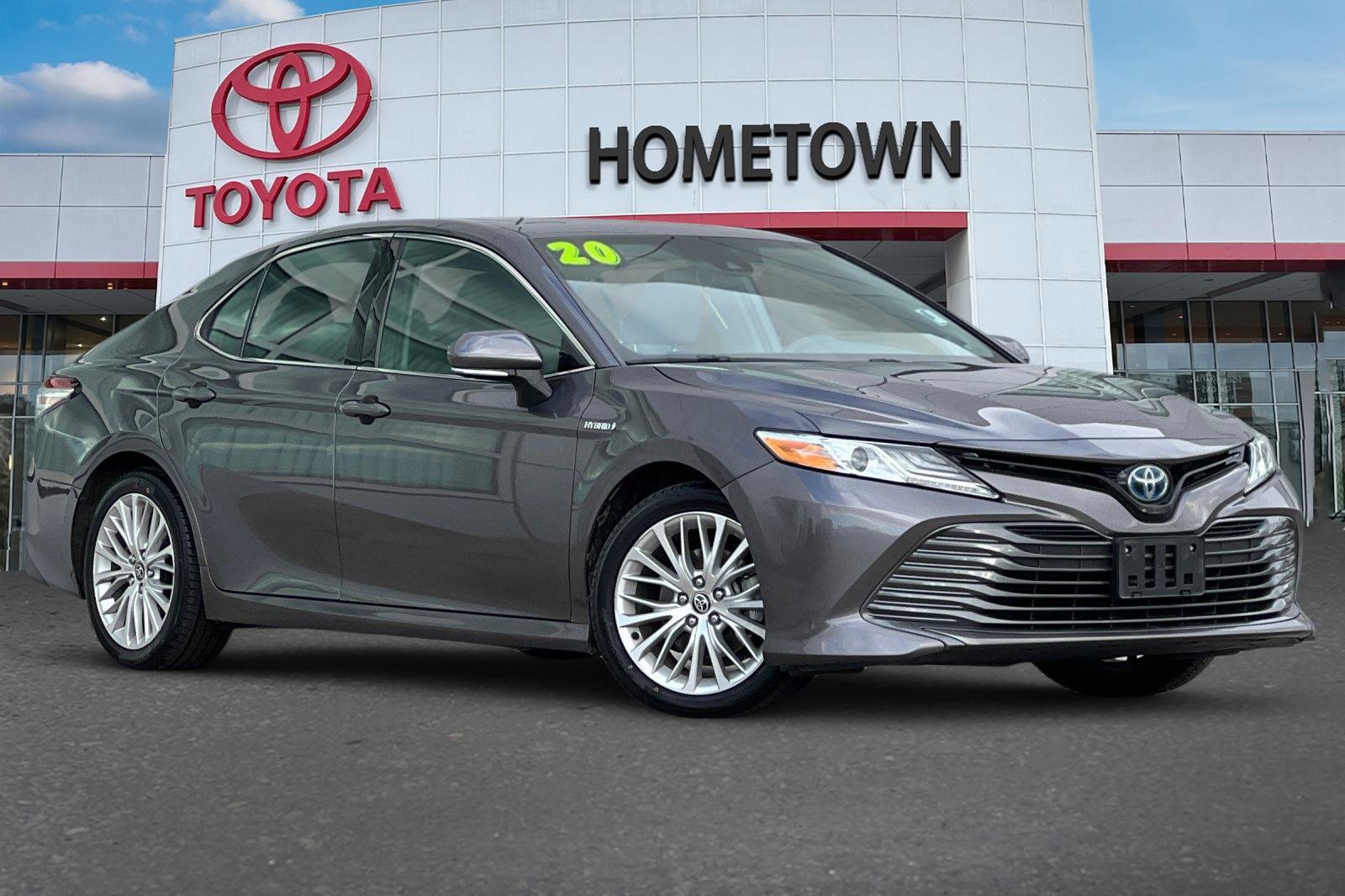 Certified 2020 Toyota Camry XLE w/ Sunroof Package image 2