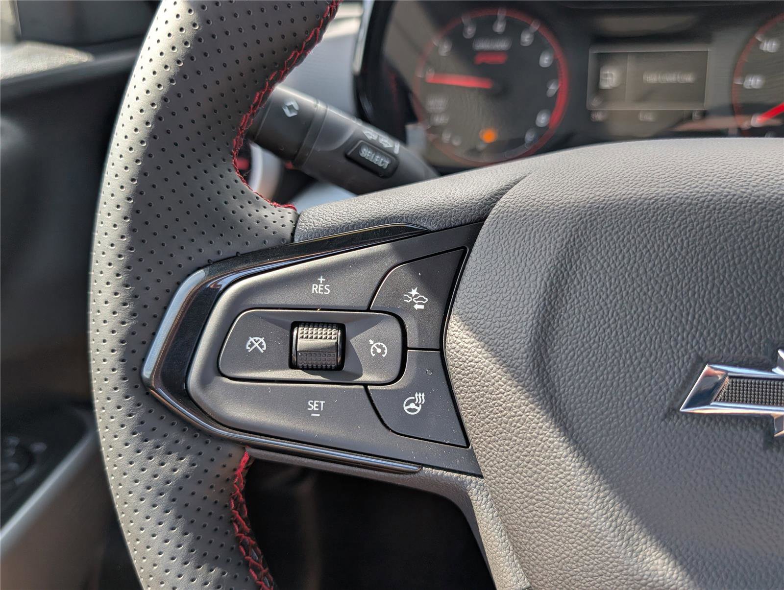 New 2026 Chevrolet Trax RS w/ Sunroof Package FWD image 17