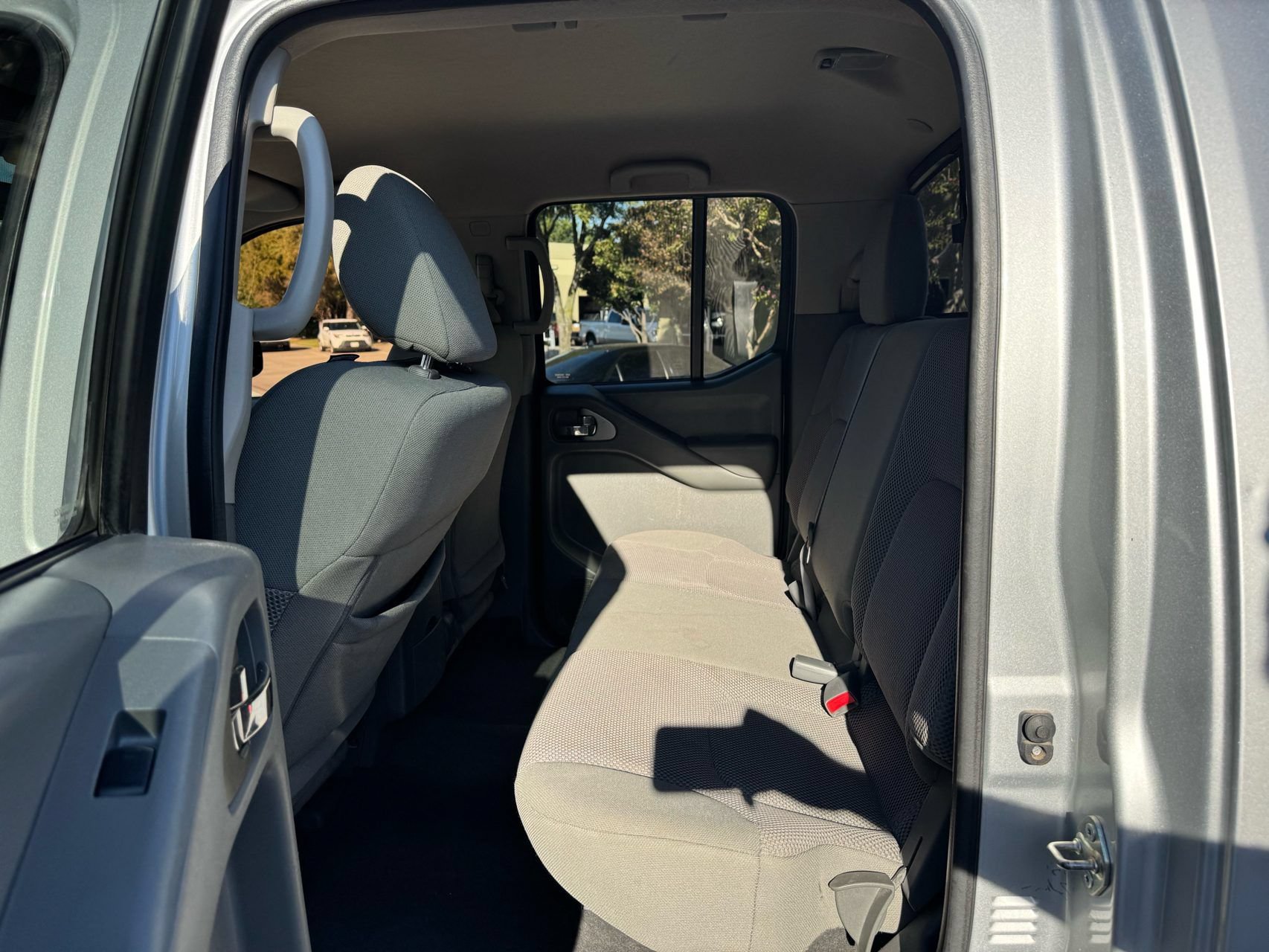 Used 2019 Nissan Frontier SV RWD image 6