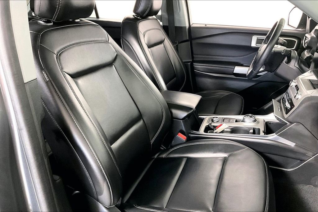 Used 2023 Ford Explorer XLT w/ Equipment Group 202A image 7