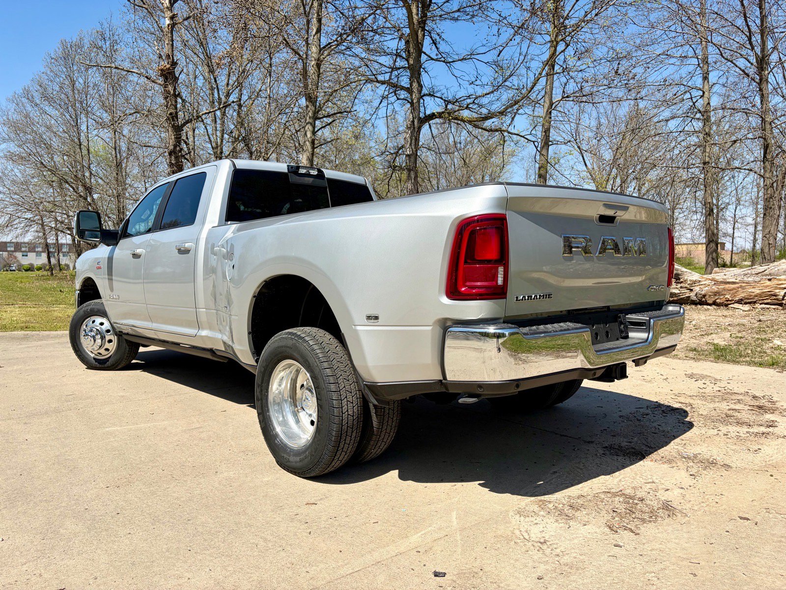New 2026 RAM 3500 Laramie AWD/4WD image 11
