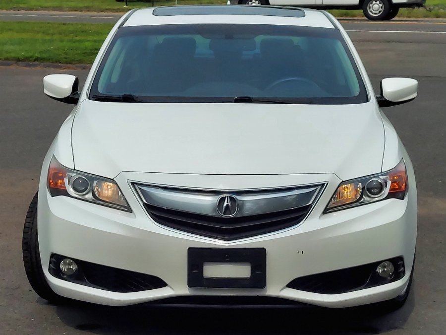 Used 2014 Acura ILX w/ Technology Package FWD image 2