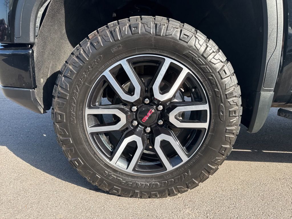 Used 2024 GMC Sierra 1500 AT4 w/ Technology Package AWD/4WD image 32