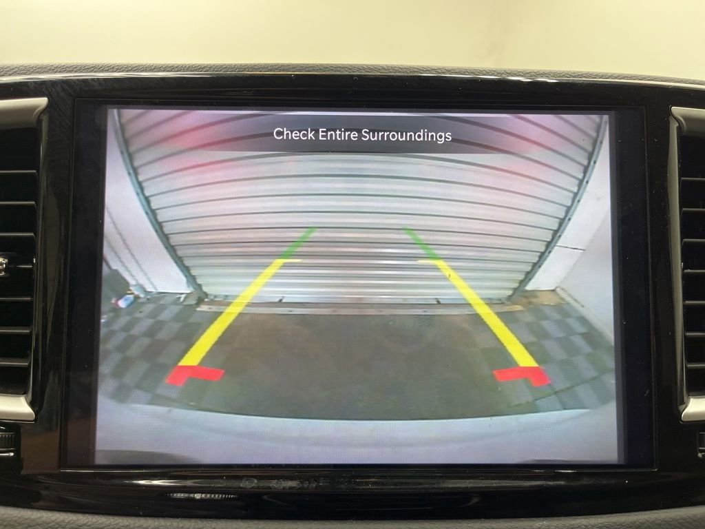 Used 2024 Chrysler Pacifica Touring-L FWD image 11