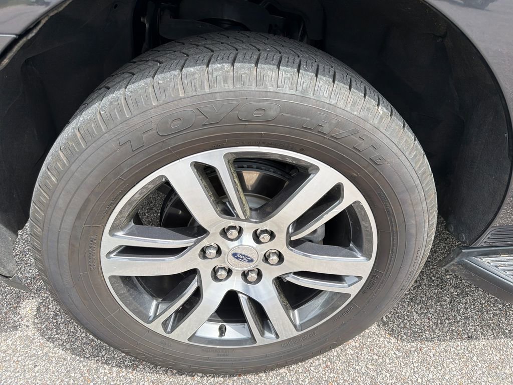 Used 2024 Ford Expedition XLT image 27