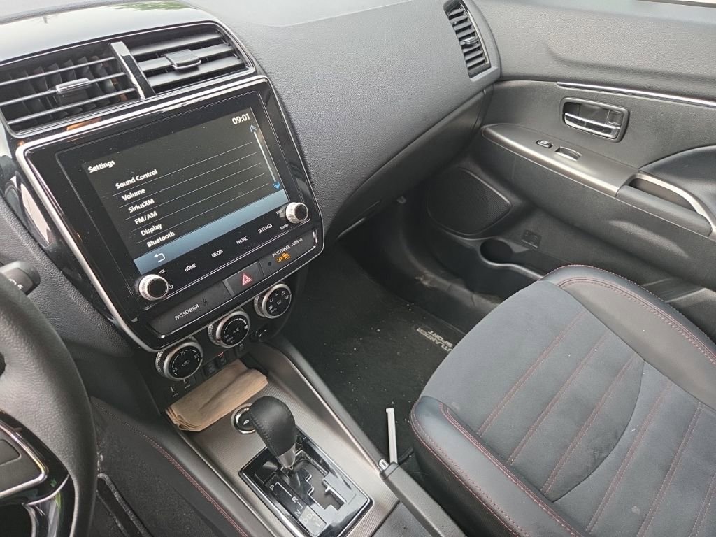 Used 2025 Mitsubishi Outlander Sport SE image 3