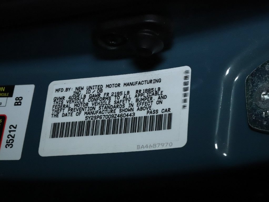 Used 2009 Pontiac Vibe w/ Preferred Package FWD image 20