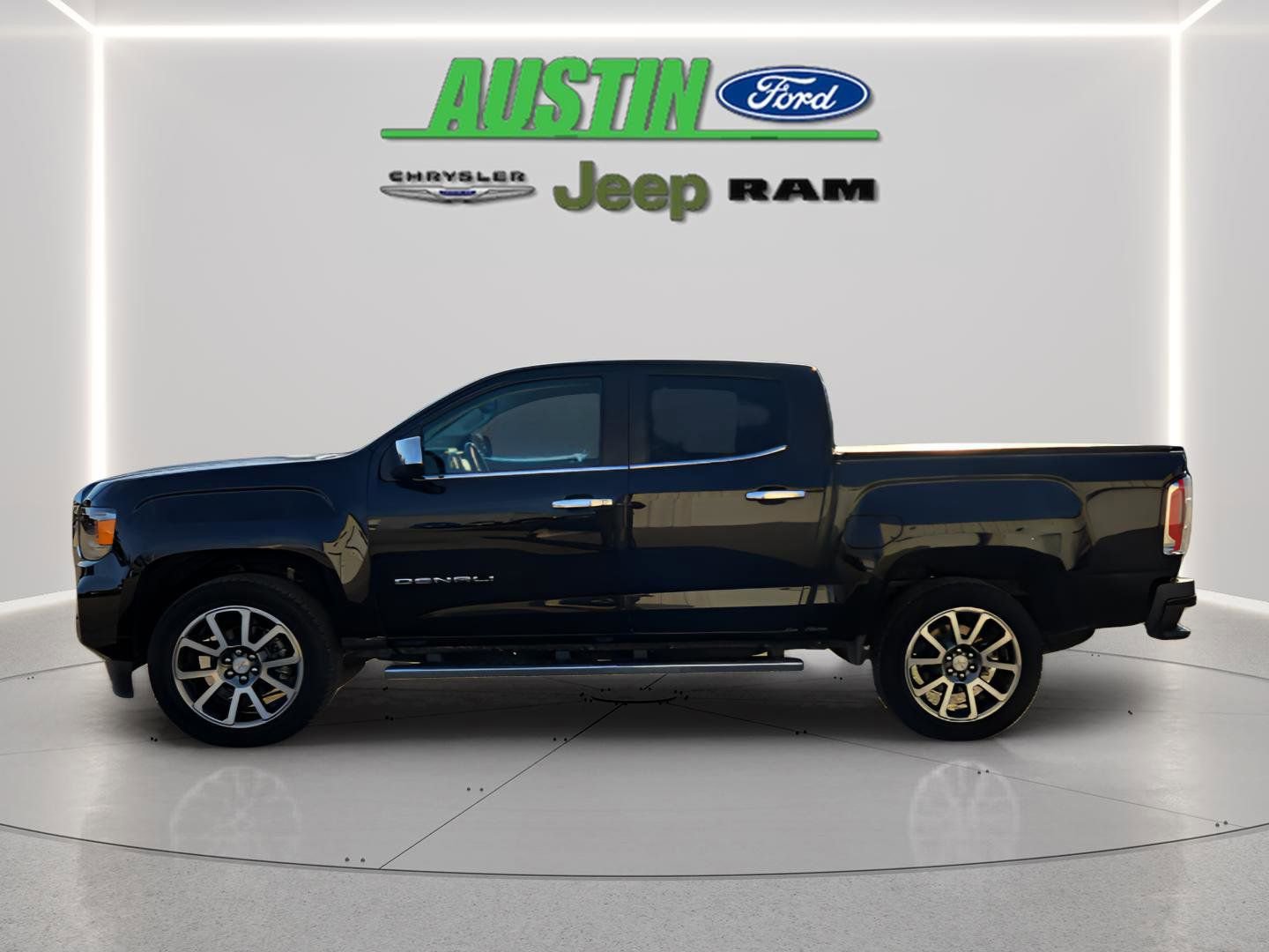 Used 2022 GMC Canyon Denali image 2