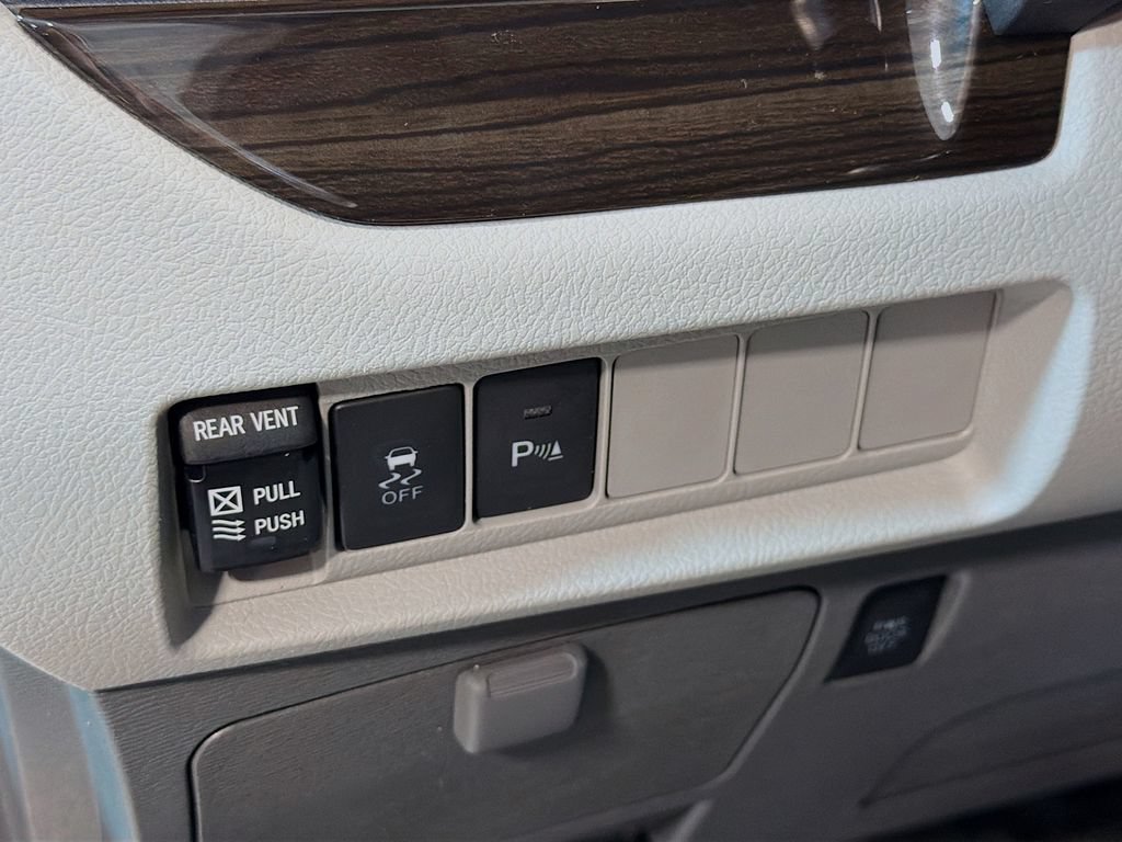 Used 2020 Toyota Sienna XLE w/ XLE Navigation Package AWD/4WD image 12