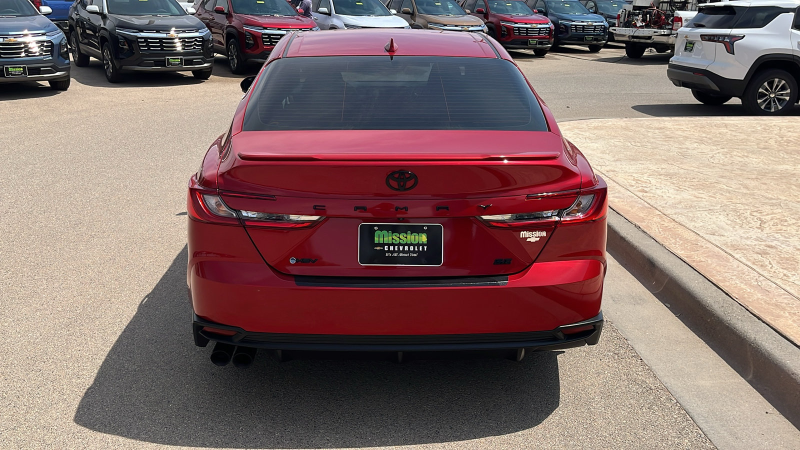 Used 2025 Toyota Camry SE w/ Convenience Package FWD image 7