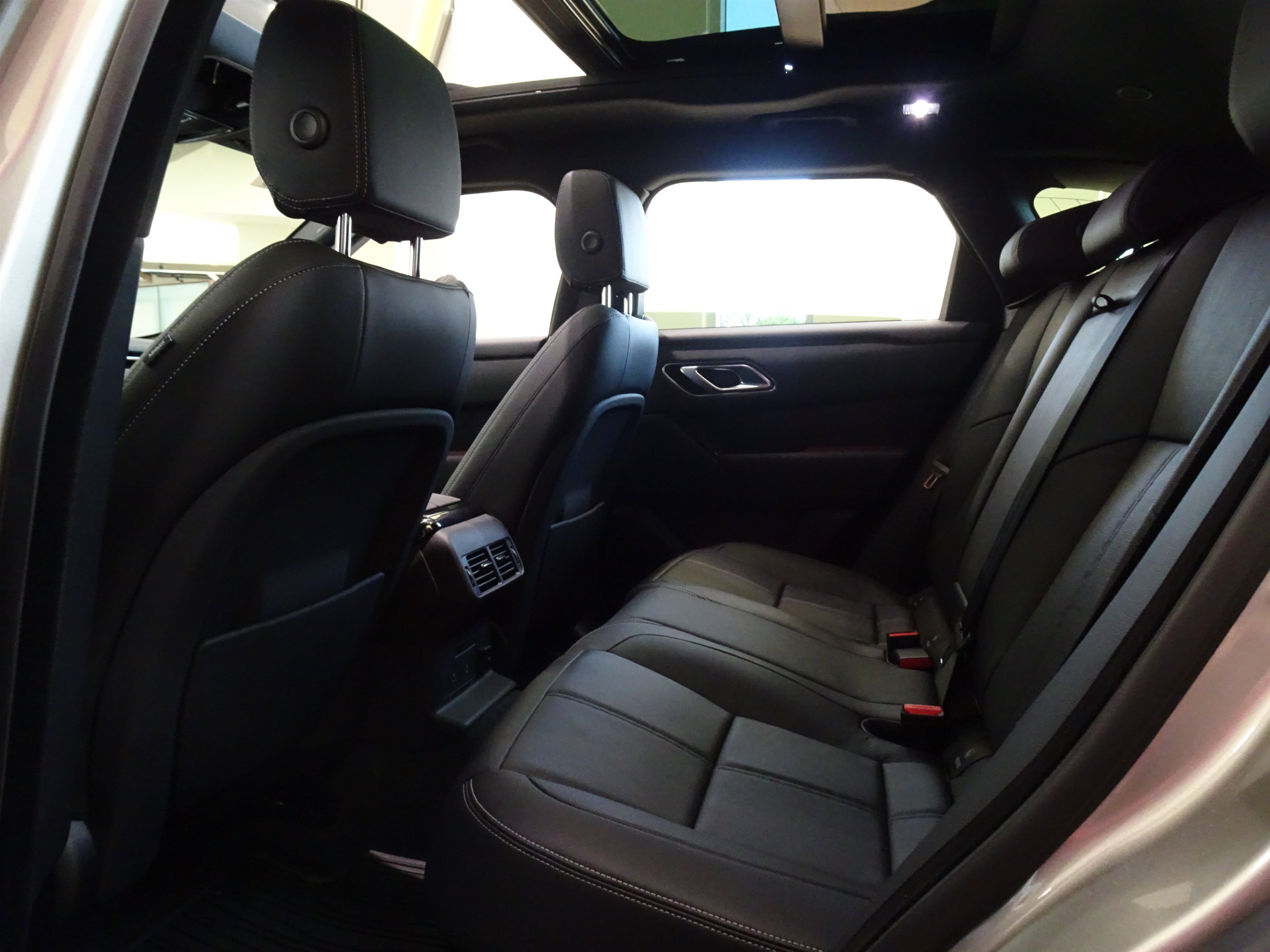New 2026 Land Rover Range Rover Velar Belgravia AWD/4WD image 18